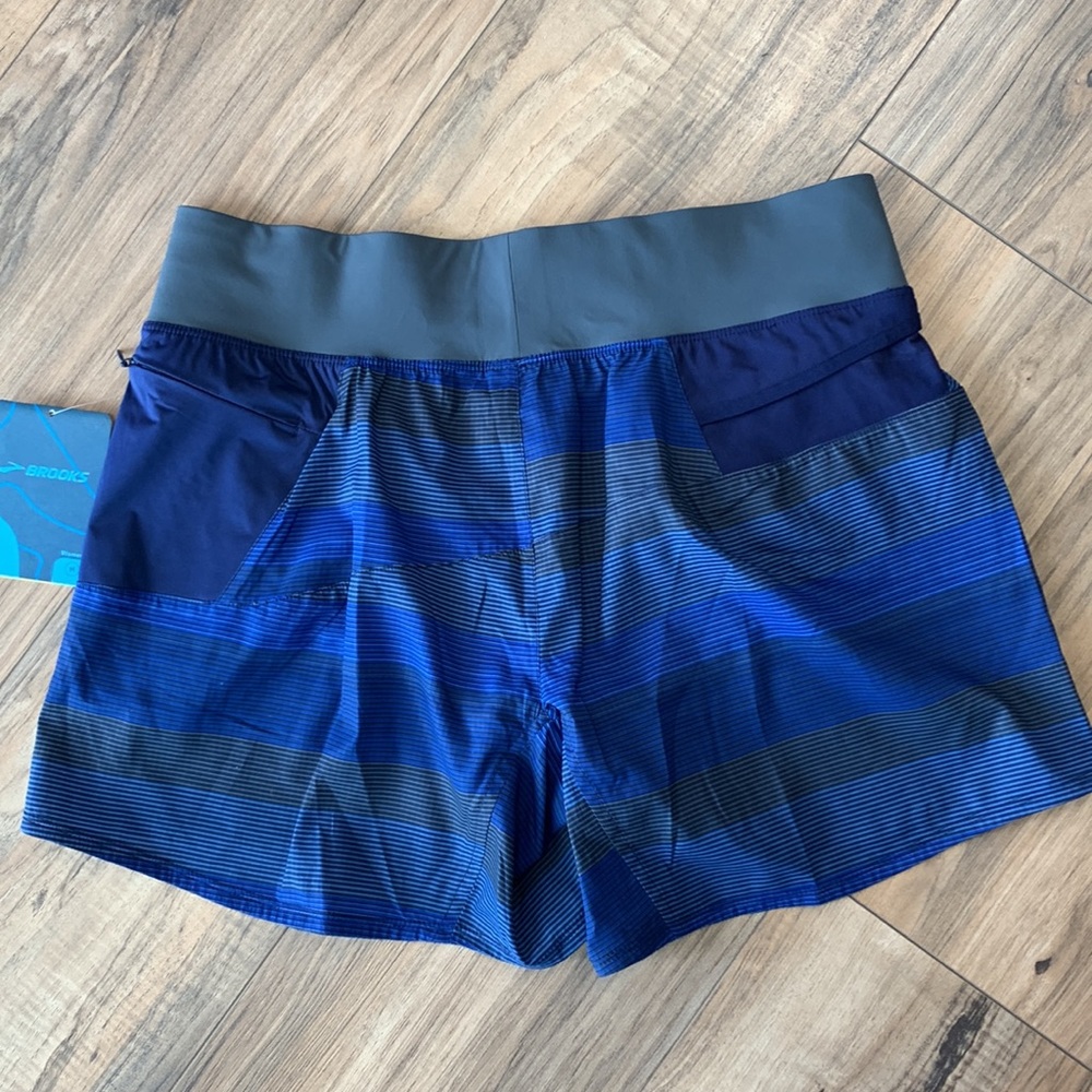 Brooks cascadia 5” short marina haze size M - Picture 3 of 3